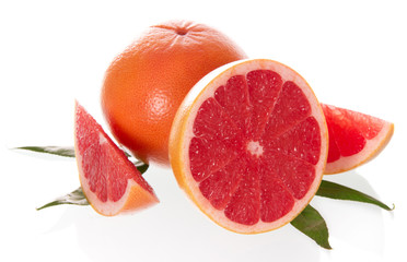 The cut grapefruit with leaves