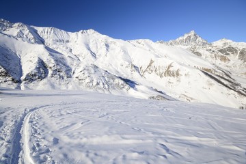 Fototapeta na wymiar Ski tour paradise