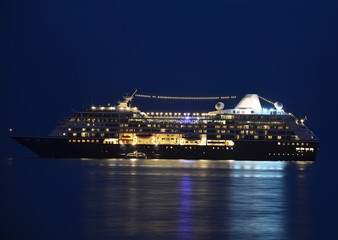 BATEAU DE CROISIERE DE NUIT