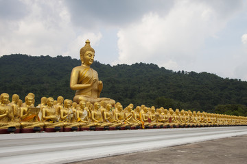 Big Buddha statue with 1,250 statues of saint and monk