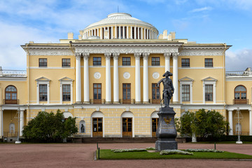 Fototapeta na wymiar Monument to Emperor Paul I in Pavlovsk, Russia