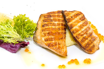 Grilled salmon fillet with vegetables and caviar