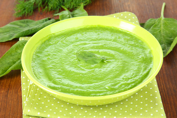 Tasty spinach soup, on wooden table