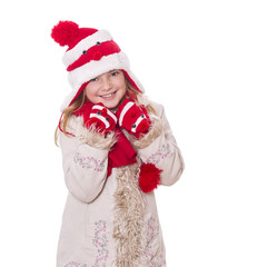 Mädchen im Wintermantel mit Pudelmütze und Schal