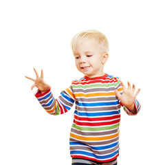 Kleines Kind tanzt beim Kindertanz