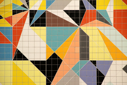 Mosaico de colores en un edificio de Dusseldorf, Alemania