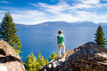 Randonneuse au lac Tahoe
