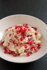 Quinoa Milchbrei mit Grantapfelkernen