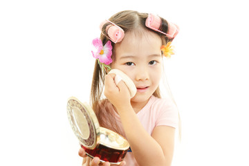 おしゃれをする女の子