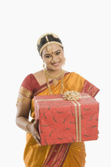 Fototapeta premium South Indian woman holding a gift box