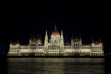 Fototapeta premium Illuminated Budapest Parliament, Hungary