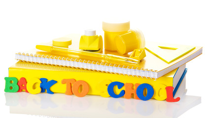 Caption back to school on a yellow background tutorial
