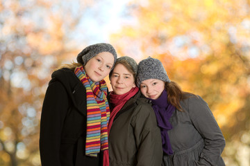 Fototapeta premium Warm angezogene Frauen im Herbst