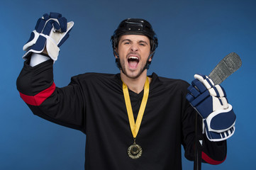 Naklejka premium Hockey player is celebrating his victory with happy emotion.