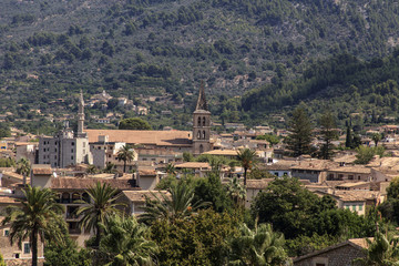 Fototapeta na wymiar Soller, Mallorca - Blick auf die Stadt im Tal