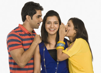 Naklejka premium Woman whispering to her friend