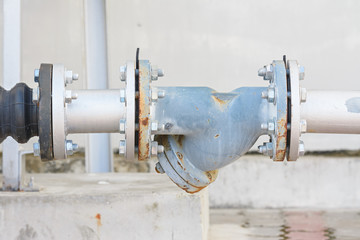 iron pipe on the wall