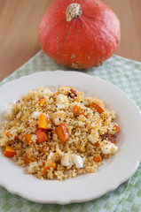 Couscous Salat mit Hokkaido Kürbis und Feta Käse