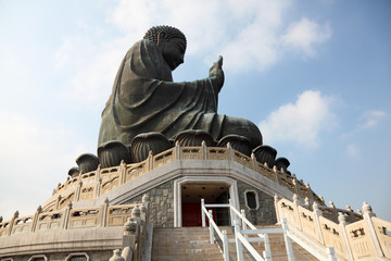 Obraz premium Large bronze statue of Tian Tan Buddha in Hong Kong