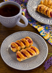 Cookies with raspberry jam.
