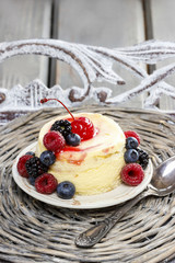Round vanilla cake decorated with fresh fruits