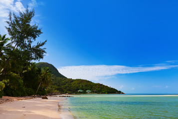Fototapeta na wymiar Tropikalna plaża na Seszelach