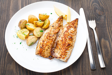Fried mackerel with baked potato