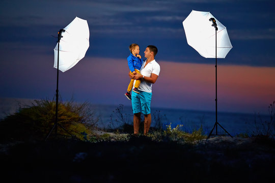 behind the scene, shooting outdoor portraits with flash lights