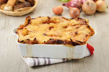 Zuppa di cipolle gratinata