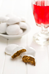 icing gingerbread