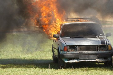 Obraz na płótnie Canvas Car in flames