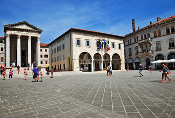 Pola, tempio di Augusto e palazzo municipale