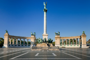 Fototapeta na wymiar Heroes' Square, Millennium Monument, in Budapest