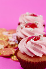 Obraz na płótnie Canvas Cakes and sweet on pink b