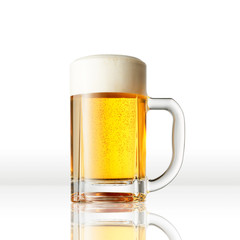 ビールジョッキに入ったビール