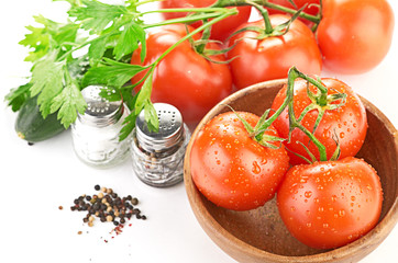 Setting pasta with tomato and garlic