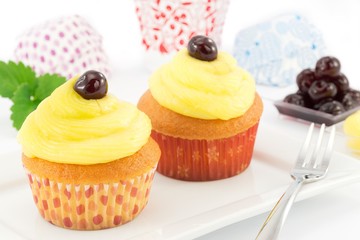 muffin con crema al limone e amarene sciroppate