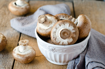 Fresh mushrooms in a bowl