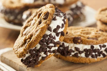 Foto op Plexiglas Dessert Chocolate Chip Cookie Ice Cream Sandiwch