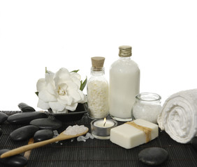 Obraz na płótnie Canvas White gardenia with towel ,candle and therapy stones