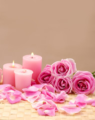 Fototapeta na wymiar spa setting with rose and candle ,petals