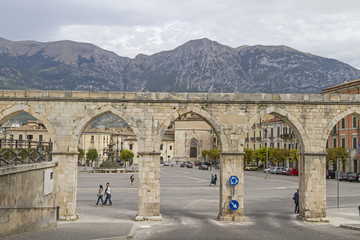 Piazza Garibaldi mit Aquädukt;