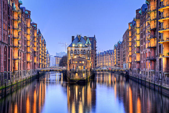 Speicherstadt in Hamburg am Abend