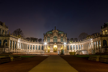 Naklejka premium Dresdener Zwinger at night
