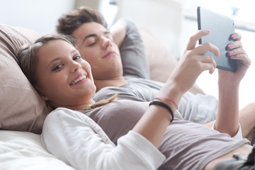 Obraz na płótnie Canvas Young couple with tablet