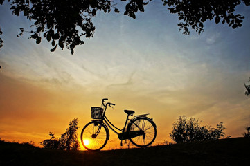 Fototapeta na wymiar Bicycle in sunset