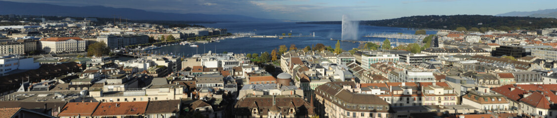 Fototapeta na wymiar View at the town of Geneva and lake Leman on Switzerland