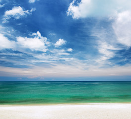 Fototapeta na wymiar Clear water and blue sky. White sand beach