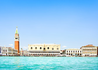 Fototapeta na wymiar Wenecja punktu orientacyjnego, Piazza San Marco oraz Pałac Dożów. Włochy
