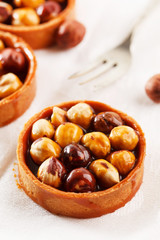 Obraz premium Nut tarts with caramel
